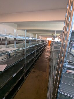 Velké množství kovových regálů pořizovací cena 550 000,- - 4