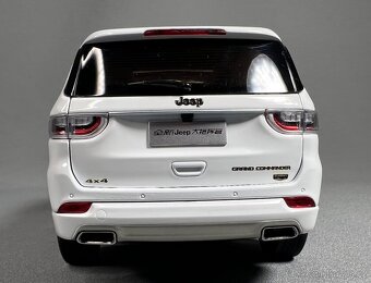 Jeep Grande Commander 1:18 - 4
