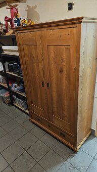 Masivní, selská šatní skříň - 4