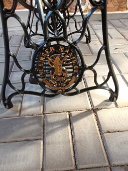 Dekorační stolek ze šicího stroje - 4