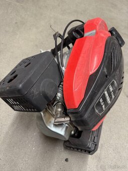 Motor Motor o objemu 196 cm3 - 4
