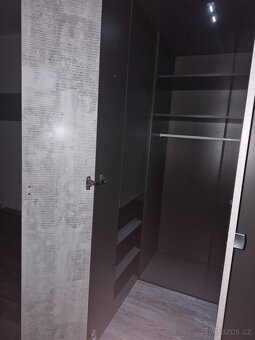 Rohová šatní skříň - 4