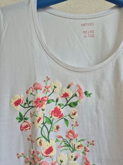 Set dámských triček a tmavě modrých riflí - 4