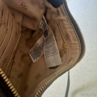 Kožená kabelka GUESS originál - 4