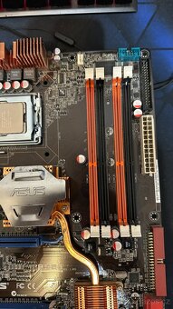 ASUS P5E3 + Intel Core 2 Quad Q9300 (4C/4T) - 4