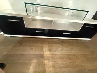 Skříňka pod TV - 4