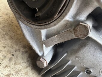 Diely E30, dif, podvozok, brzdove strmene - 4