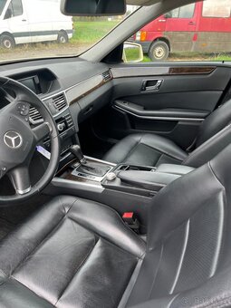 Prodám náhradní díly na mercedes e 220cdi - 4