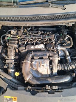 Prodám Ford Focus 1.6.80kw.rv.2005 - 4