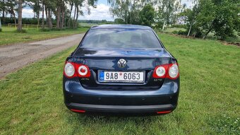 Volkswagen Jetta 2,0 TDI DPF Comfortline - 4