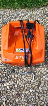 Rychlonabíječka a akumulátor STIHL - 4