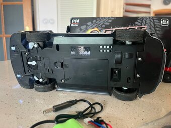 RC driftovaci auto Police 4x4 - 4