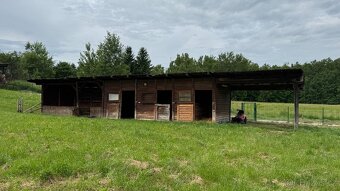 Stáj pro koně s boxy a seníkem - 4