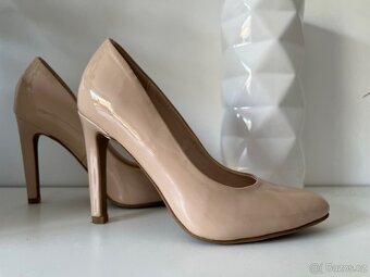 Béžové lodičky lesklé vel. 36 👠 - 4