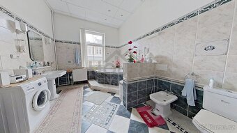 Prodej společnosti vlastnící byt 2+1 v historickém centru Ka - 4