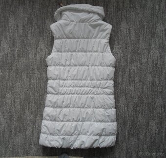 Bílá dlouhá delší zateplená vesta SAM - XS, S - 4