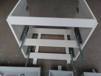 Koupelnová skříňka 60 - 4