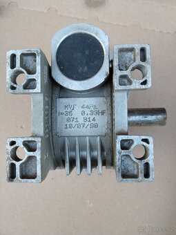 Uhlová prevodovka 1:35 - 4