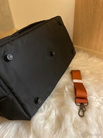 Nová černá cestovní taška s popruhem přes rameno Mommy Bag - 4