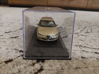 Alfa Romeo 147 facelift 2005 1:43 - Minichamps - vada - 4