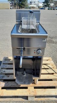 Elektrická fritéza Mareno FQE 41 na podestavbě. ( 9 kw - 4