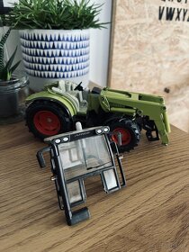 Kovový traktor Siku 3256 - 4