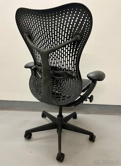 Kancelářská židle Herman Miller Mirra - jako nová - 4