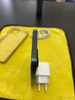 iPhone 13 – 128 GB, černá barva - 4