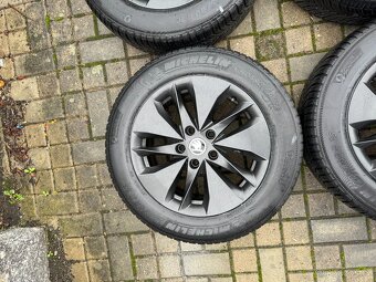 ORIGINÁL Alu Škoda ALASIA R16, 5x112 - TOP STAV, CELOROČNÍ - 4