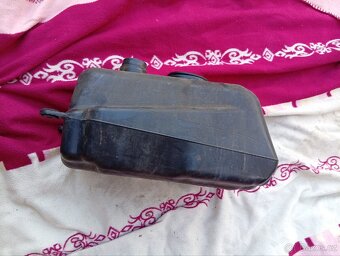 Suzuki Burgman 200 rok 2008 palivová nádrž - 4