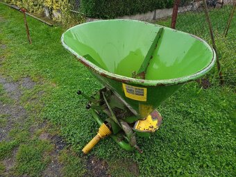 Práškovač Amazone 300 kg dva talíře - 4