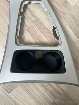 Držák na nápoje BMW E90 / E91 / E92 / E93 s držákem telefonu - 4