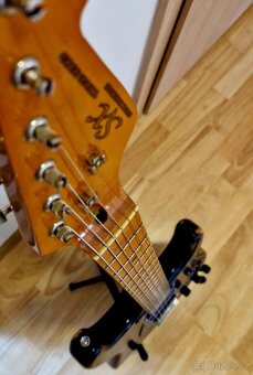 Elektrická kytara SX stratocaster
- 4