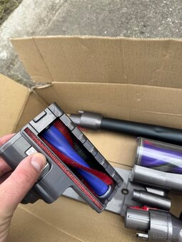 Pouzity vysavac dyson V8 - 4