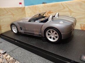 Prodám nový model 1:18 Shelby cobra concept - 4