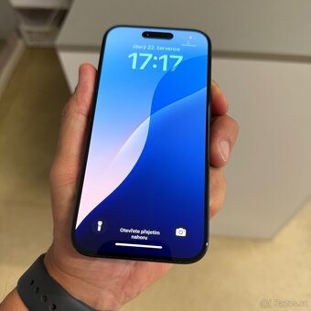 iPhone 15 Pro 256GB, pěkný stav, rok záruka - 4