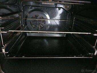 pěkná nerezová vestavná trouba Zanker Electrolux - 4