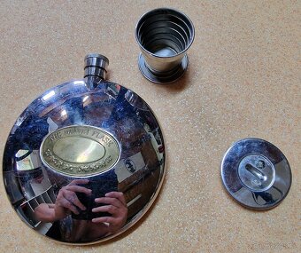 Placatka s vestavěným panákem, Grants of Dalvey Flask - 4