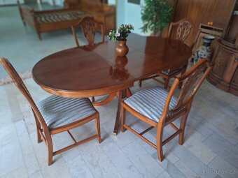 KVALITNÍ DŘEVĚNÝ ROZKLÁDACÍ STŮL + 4 ŽIDLE VELMI DRAHÝ MODEL - 4