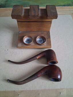 dýmky na dřevěném stojánku.  - 4