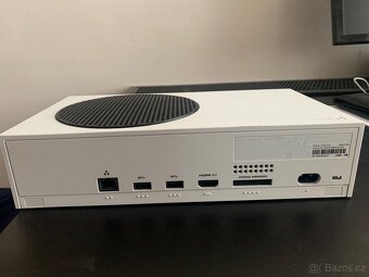 Prodám Xbox Series S 512GB + 2 ovladače + nabíjecí stanice - 4