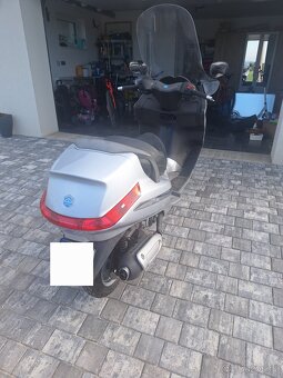 Piaggio x8 200 - 4