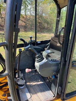 Pásový Minibagr JCB 8025 - 4
