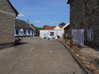 Prodej 2 rodinných domů celkem 260 m², pozemek 1371 m² - 4