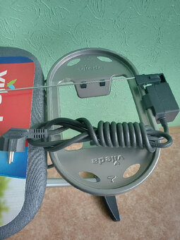 NOVÉ velké žehlící prkno VILEDA se zásuvkou - 4