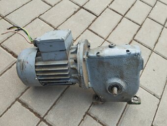 Motor s převodovkou - 4