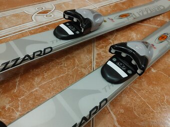 Velmi málo ježděné carvingové lyže Blizzard (jen pár jízd) - 4