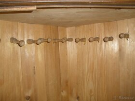 Starožitná rohová skříń - 4