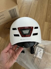 Nová helma LED bíla M BLUETOUCH - 4