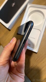iPhone 11 64GB černý, pěkný stav - 4